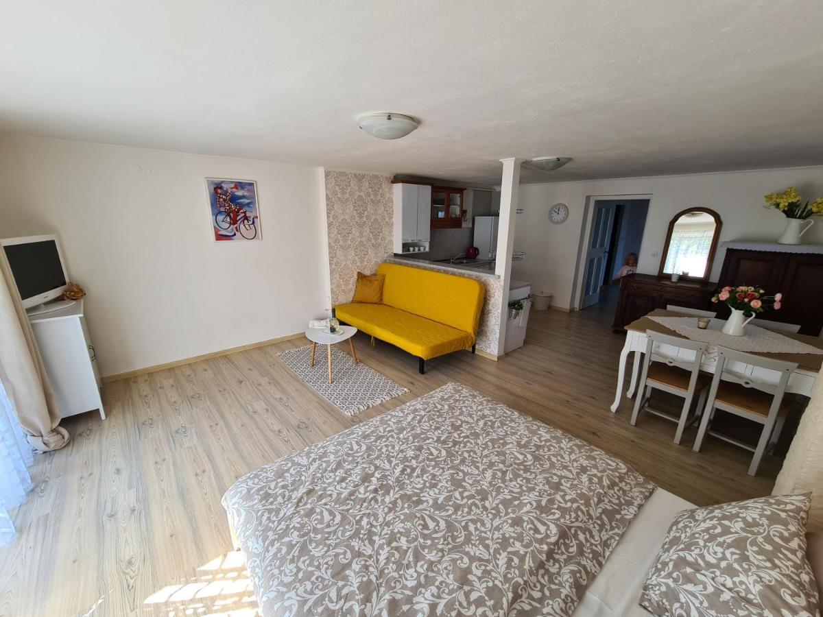 Апартаменти Apartman Prace Екстер'єр фото