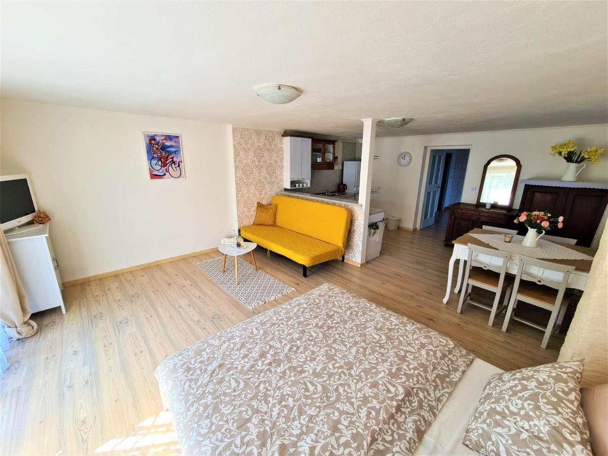 Апартаменти Apartman Prace Екстер'єр фото
